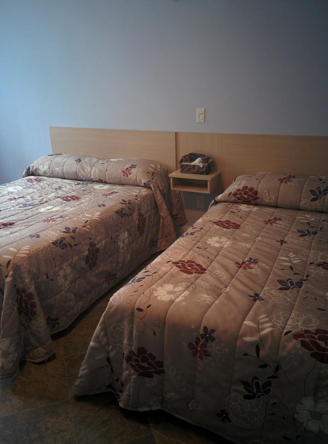 Motel Les Pins Granby Esterno foto