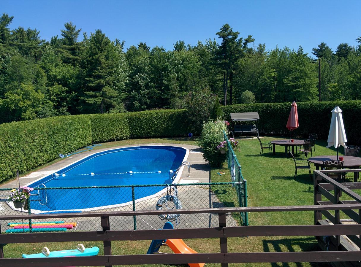Motel Les Pins Granby Esterno foto