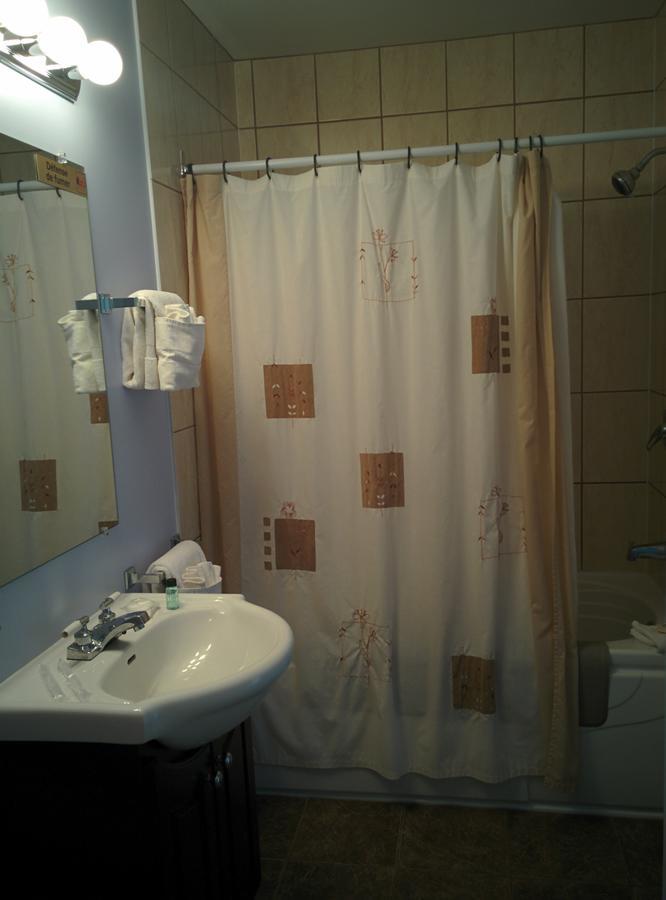 Motel Les Pins Granby Esterno foto