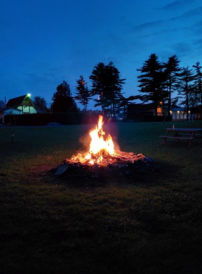 Motel Les Pins Granby Esterno foto