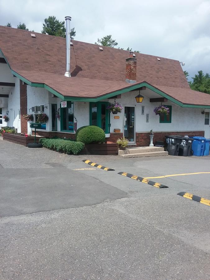 Motel Les Pins Granby Esterno foto