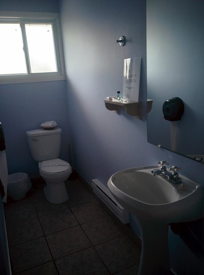 Motel Les Pins Granby Esterno foto