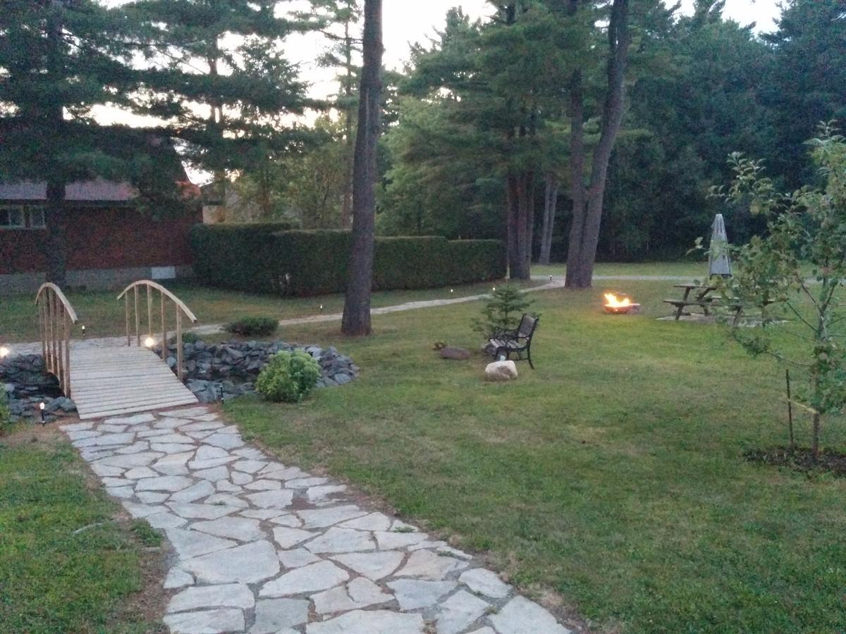 Motel Les Pins Granby Esterno foto