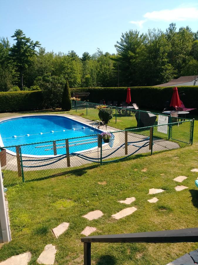 Motel Les Pins Granby Esterno foto